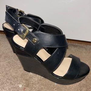 Black wedges